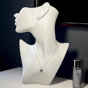 Stunning Silver & Green Heart Pendant Necklace